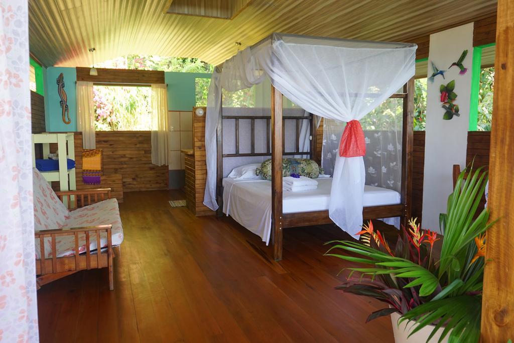 Lookout Inn Beach Rain-Forest Eco Lodge Carate エクステリア 写真